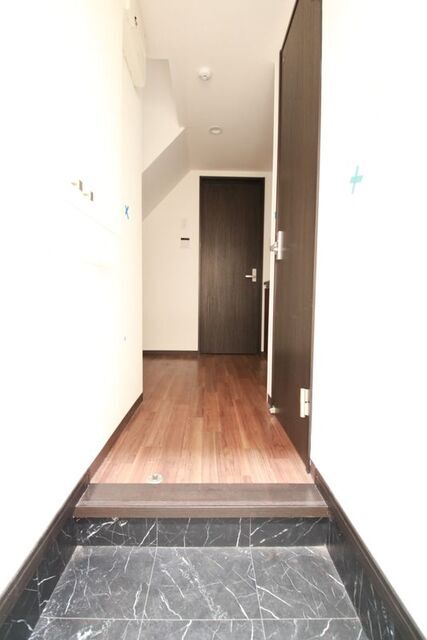 玄関　※別室の参考写真の為、現況優先です。