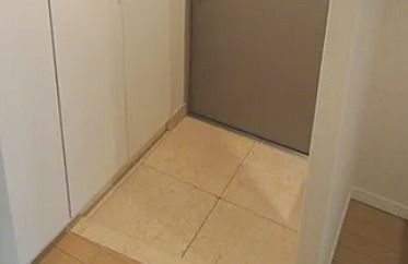 玄関　※別部屋の参考写真です。