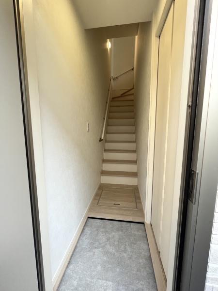 玄関　広々した玄関ホール