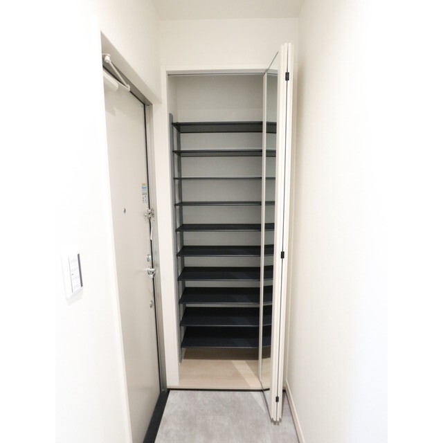 玄関　大型シューズボックス付の玄関です♪