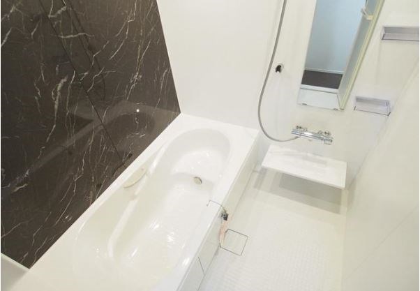 バス・シャワールーム　1坪以上あるア風呂場で、ゆったりと疲れを癒せます。