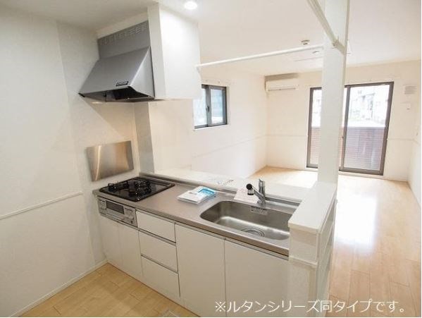 キッチン　３口コンロ・グリル付きのカウンターキッチンです。