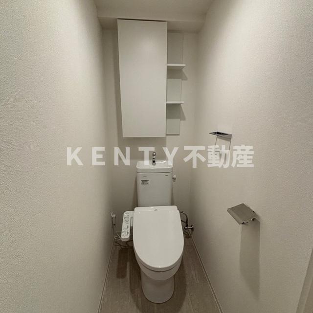 トイレ　落ち着いた色調のトイレです