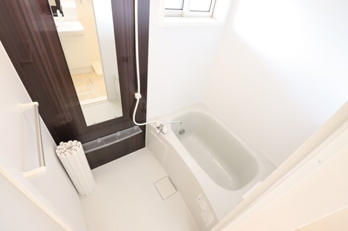 バス・シャワールーム　コンパクトで使いやすいお風呂です