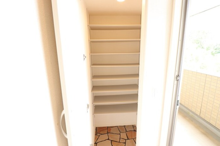 玄関　明るい玄関です