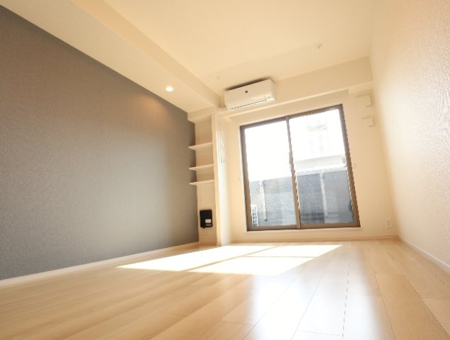 居室・リビング　解放感も満点の洋室9.7帖素敵でしょ♪ソファーもおけちゃうね