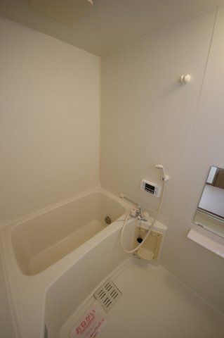 バス・シャワールーム　明るく、ゆったりと出来るお風呂です★