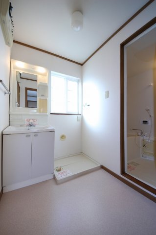 洗面設備　コンパクトで使いやすい洗面所