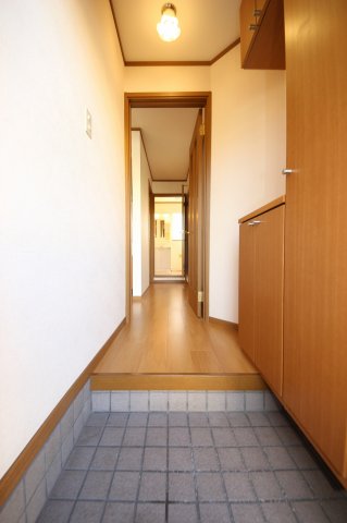 玄関　落ち着いた玄関です。シューズボックスもございます★