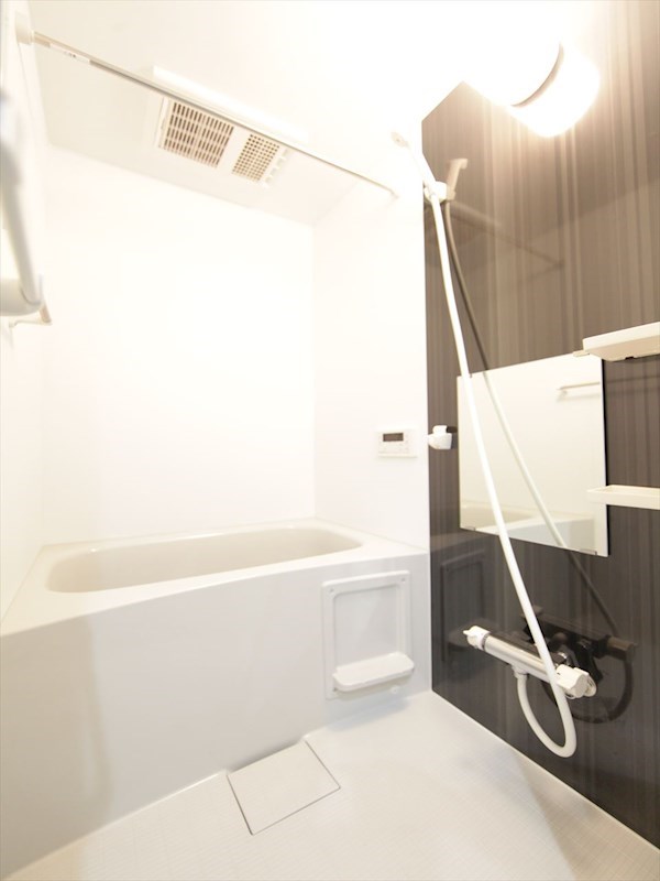 バス・シャワールーム　浴室暖房乾燥機付　追い焚き・オートバス機能付お風呂