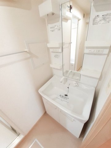 洗面設備　スペースが確保できる洗面所です