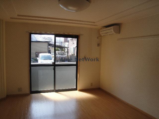 居室・リビング　室内