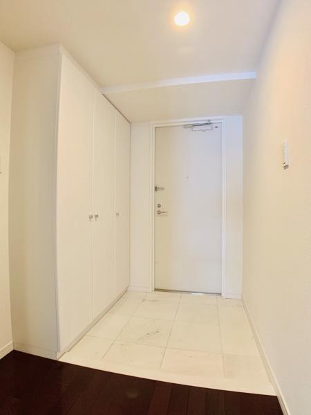 玄関　収納もある玄関です