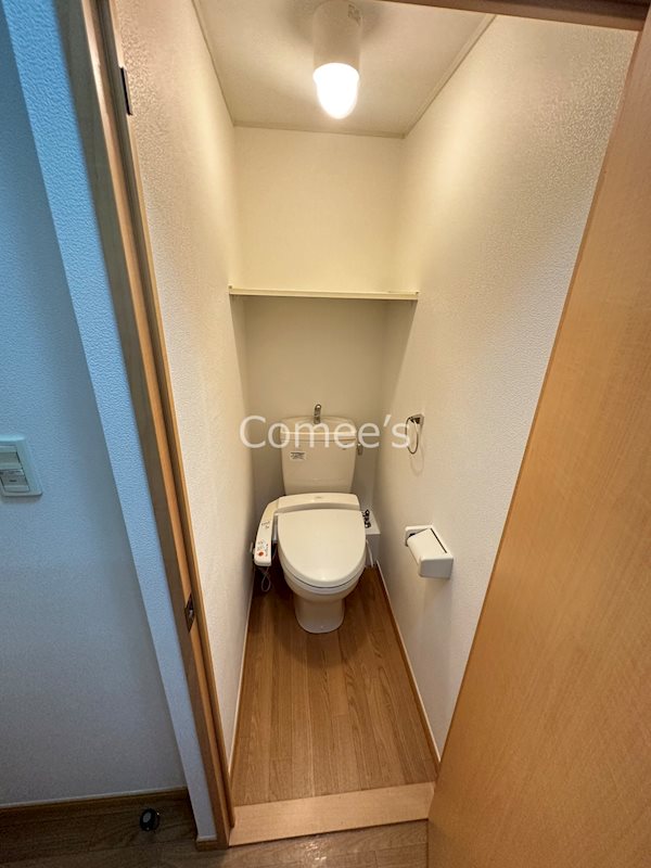 トイレ　温水洗浄便座