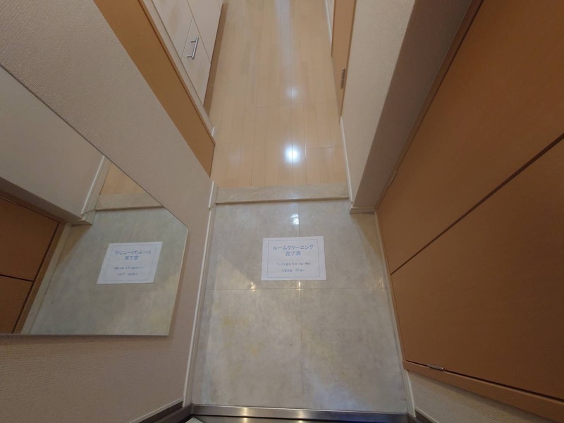 玄関　※同間取り別室参考写真