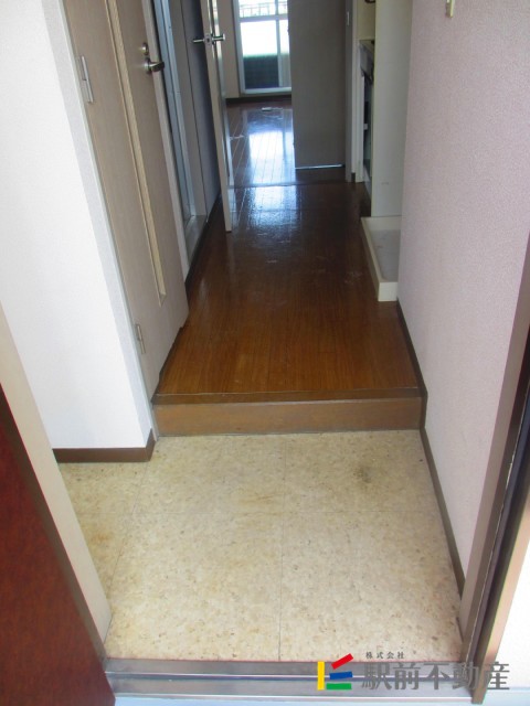 玄関　別部屋の写真です
