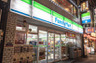 コンビニ　ファミリーマート 大久保駅前店（コンビニ）まで207m