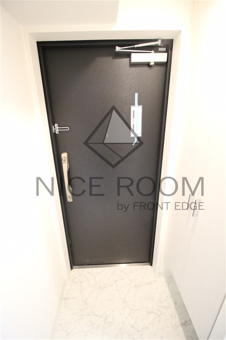 玄関　ファーストフィオーレ本町イースト　玄関