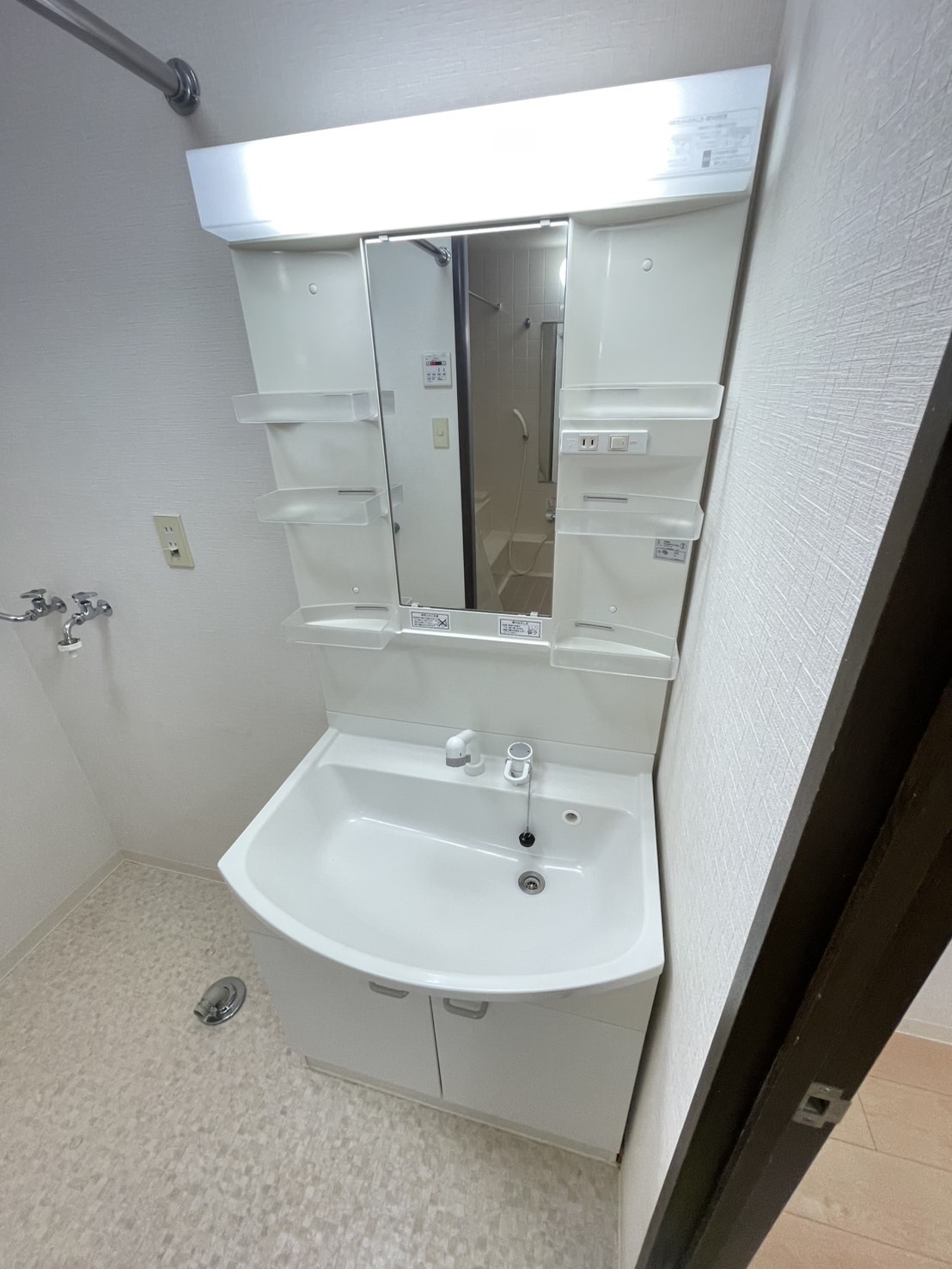 洗面設備　他号室のお写真です。参考にご覧下さい。