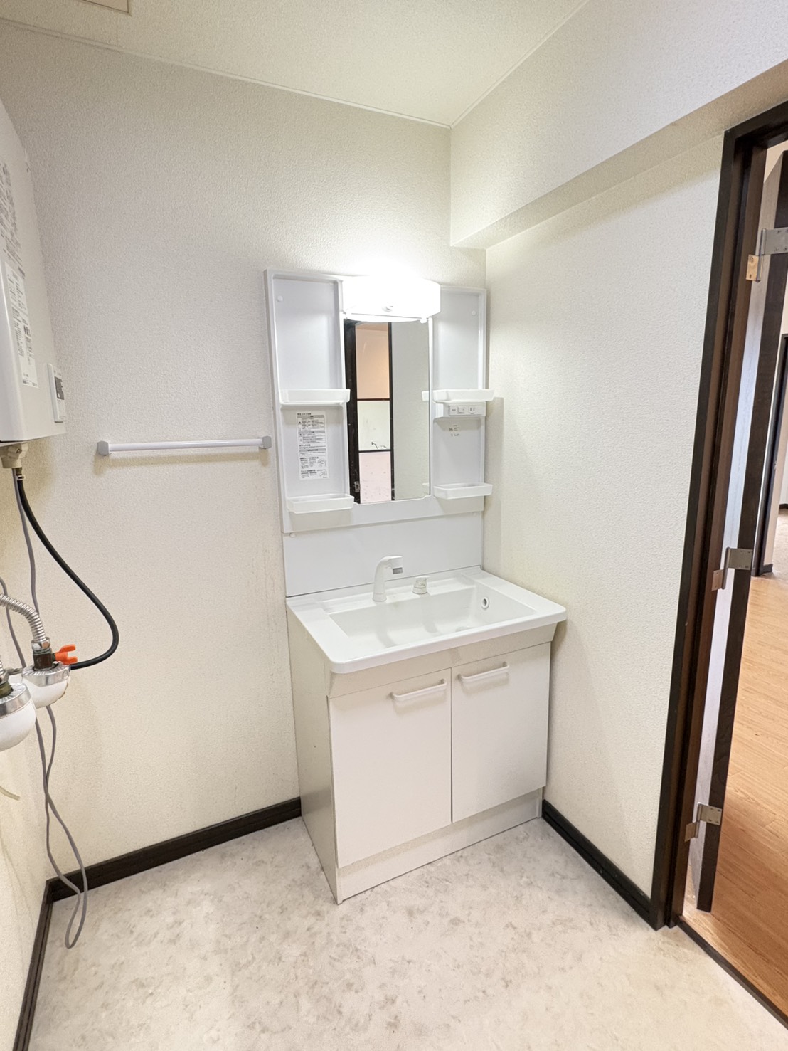 玄関　他号室のお写真です。参考にご覧下さい。