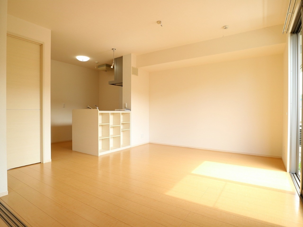 居室・リビング　洋室と繋げて使うこともできます。