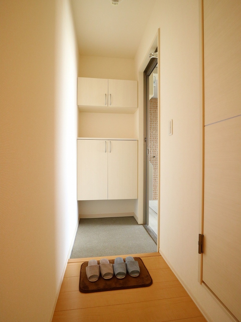 玄関　玄関を入ると開放的な空間です。