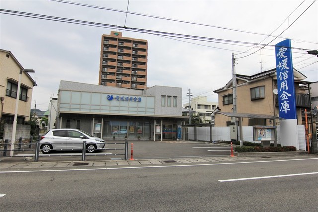 銀行　愛媛信用金庫平井支店（銀行）まで350m