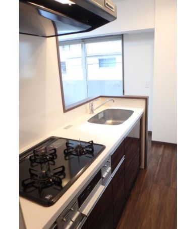 キッチン　コンパクトなキッチンで掃除もラクラク