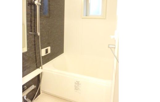 バス・シャワールーム　コンパクトで使いやすいお風呂です