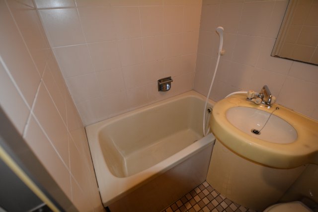 バス・シャワールーム　シンプルで機能的なユニットバス！