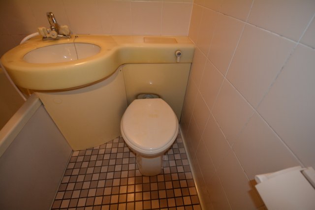 トイレ　浴室内にトイレがあります♪