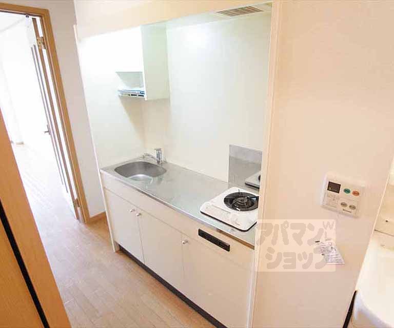 キッチン　調理スペース広々のキッチンです