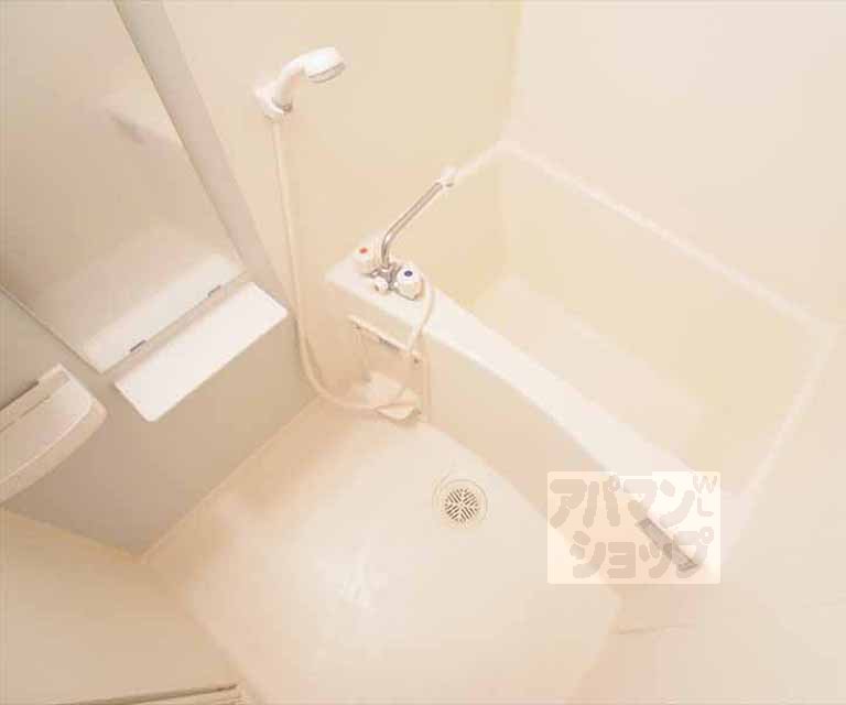 バス・シャワールーム　シャワー付きのバスルームです