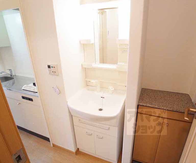 洗面設備　独立洗面台のあるお部屋ですよ