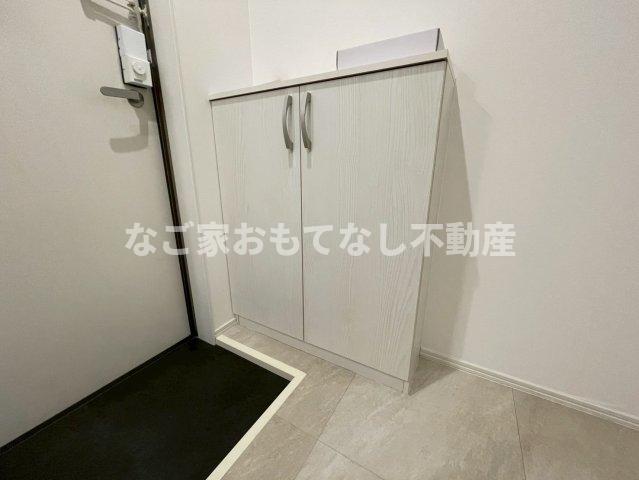 玄関　※写真は別号室