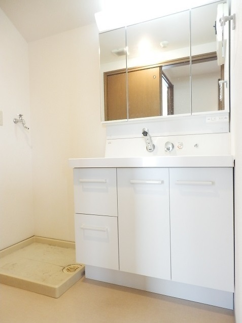 洗面設備　独立洗面化粧台、室内洗濯機置場