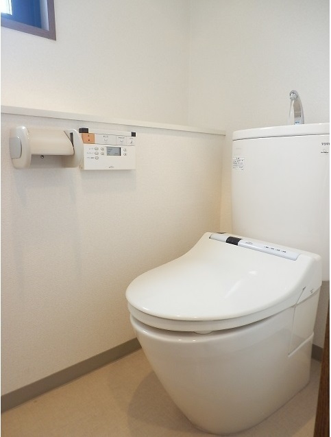 トイレ　温水洗浄暖房便座