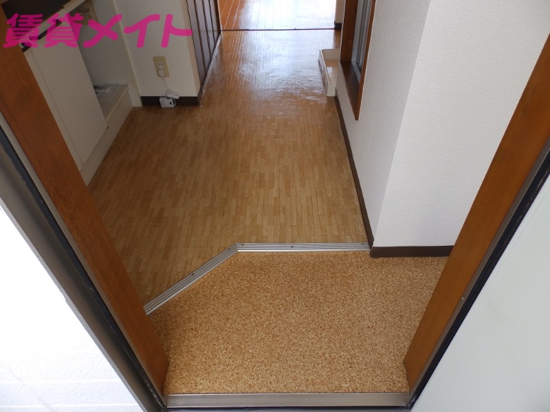 玄関　同タイプ部屋写真です。