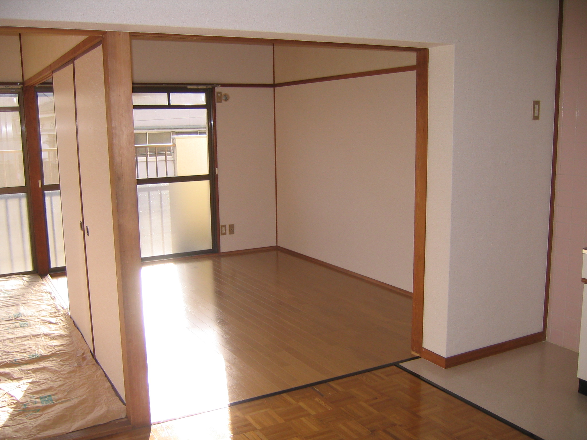 居室・リビング　和室リビングの日当たり良好