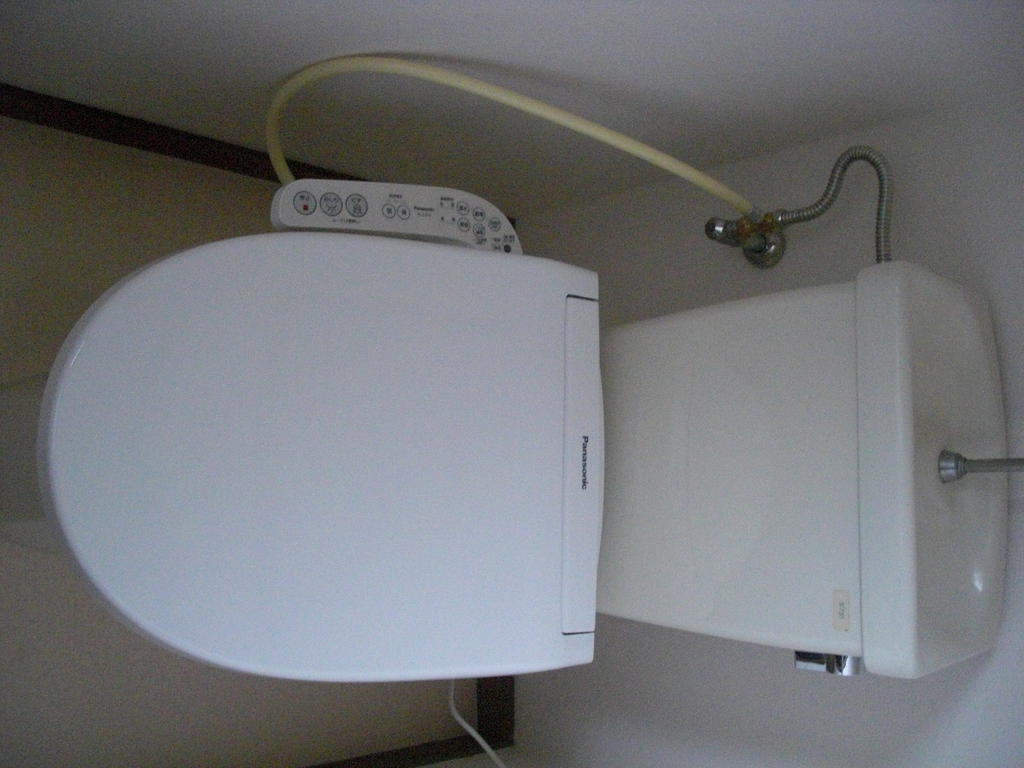 トイレ　ウオッシュレット付