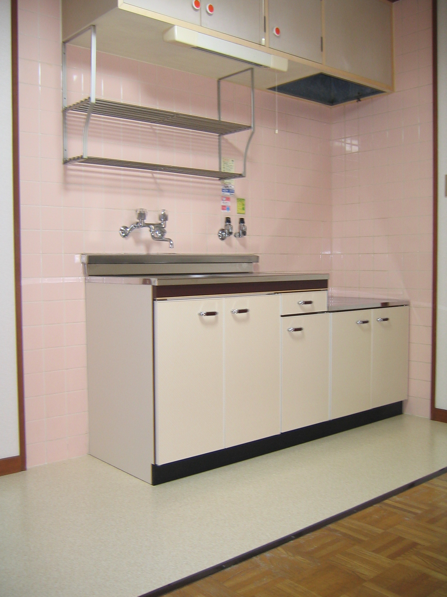 キッチン　ベランダに隣接したリビング