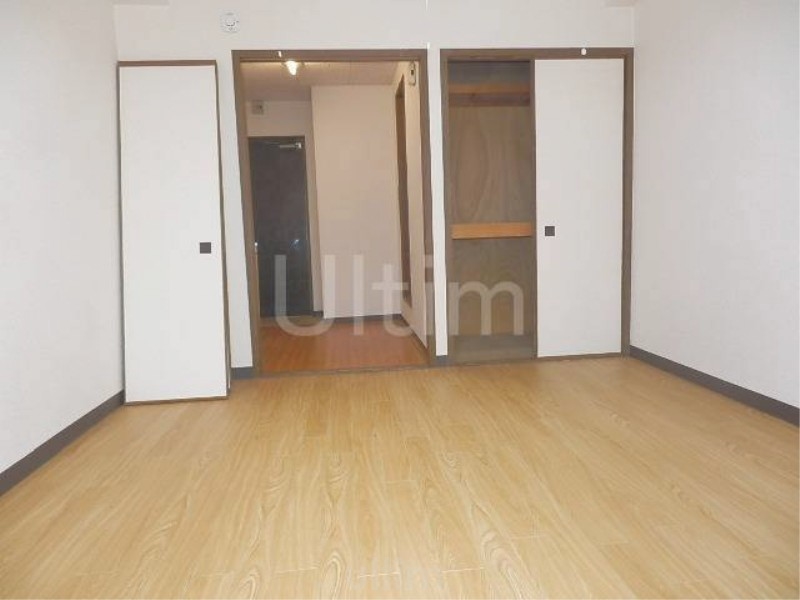 居室・リビング　室内