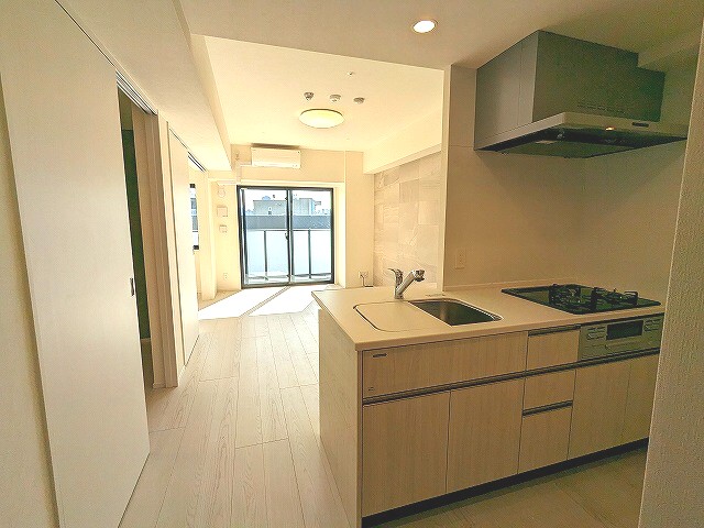 居室・リビング　南向き、インターネット無料、床暖房、エアコン照明付きです