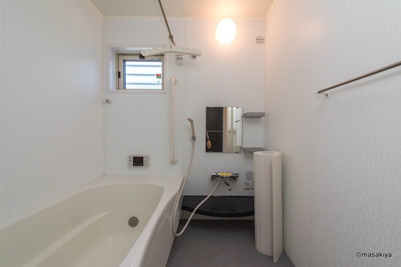 バス・シャワールーム　お風呂　追い焚き・浴室乾燥機付きです。一坪タイプで広々です。