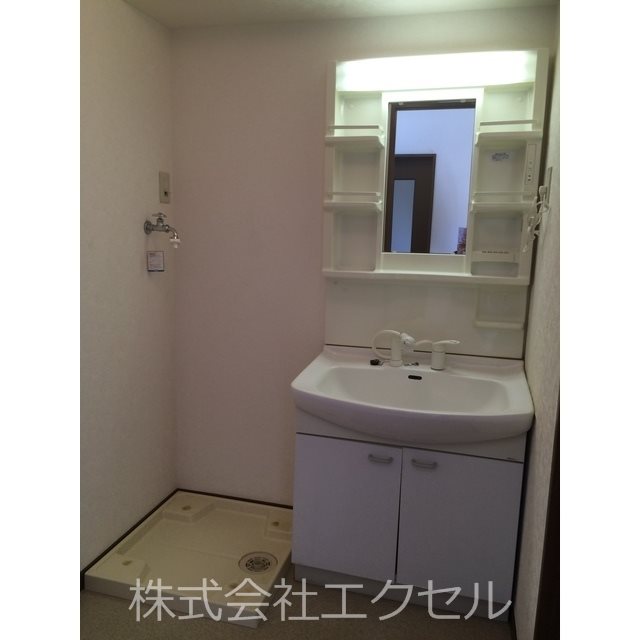 洗面設備　使いやすい独立洗面台です。