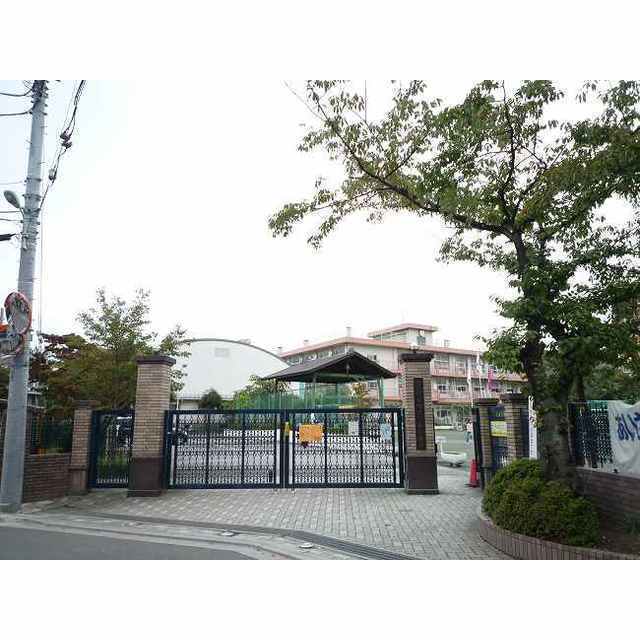 小学校　仲本小学校（小学校）まで750m