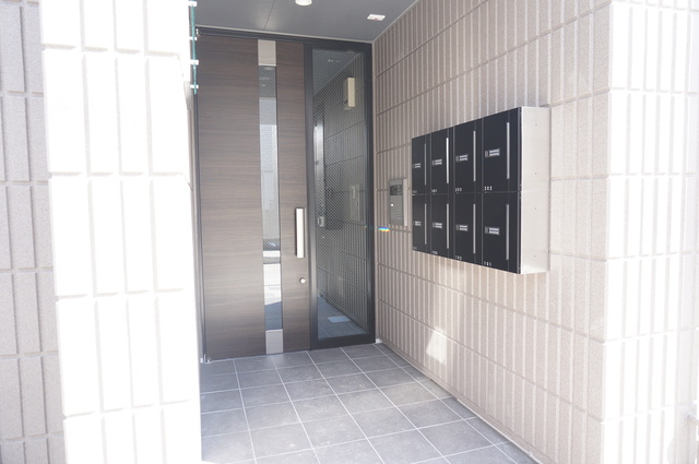 エントランス　オートロック付きなので安心ですね