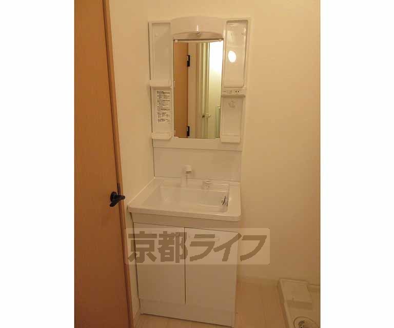 洗面設備　独立洗面台です