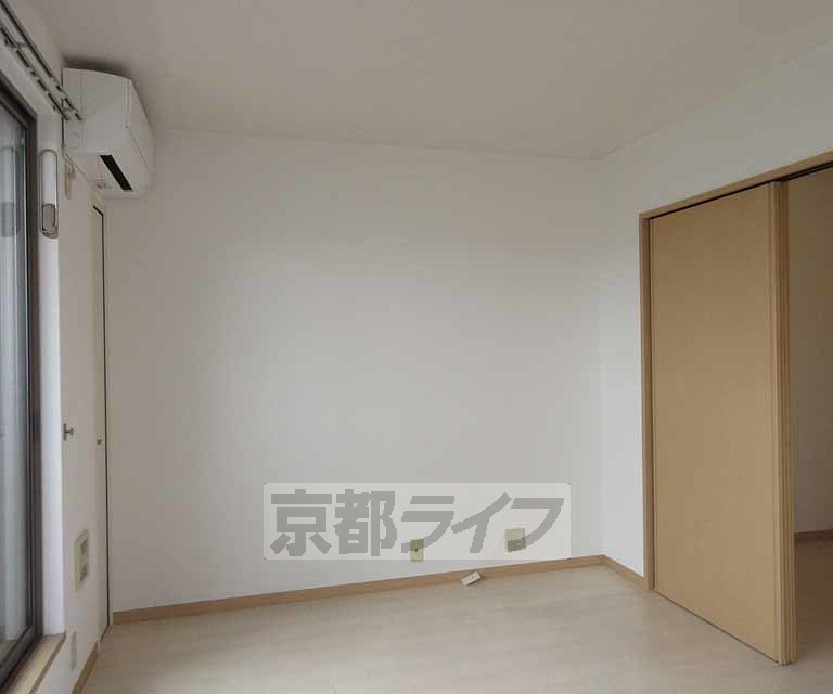 居室・リビング　明るい洋室です