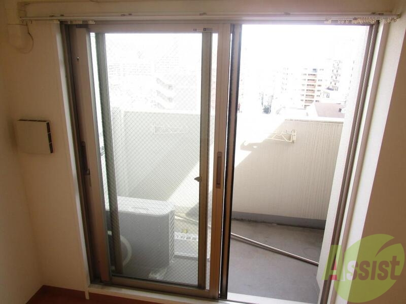 バルコニー　窓を開ければ情緒溢れる下町感